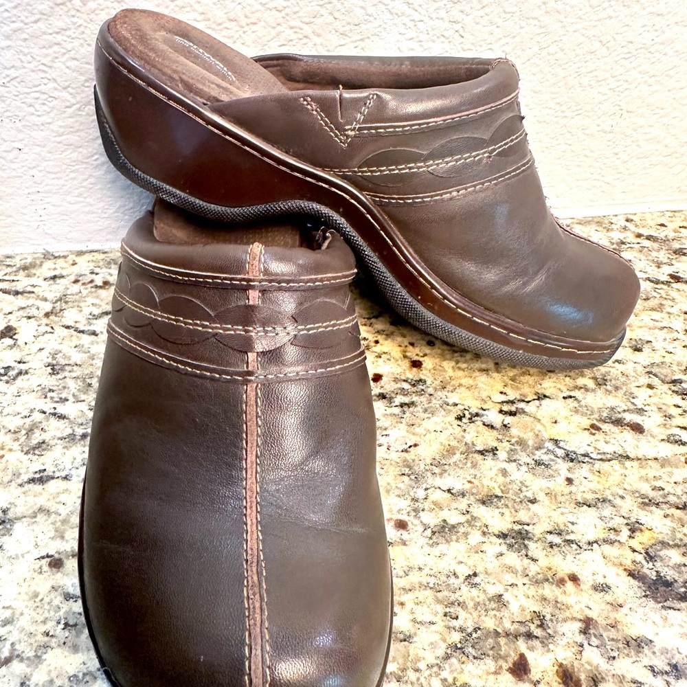 SoftWalk Brown Leather Wedge Comfort Slide On Clogs Women's Size 8